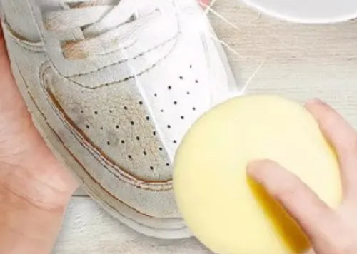 BrightKicks™ – La crema que mantiene tus tenis blancos como nuevos(2X1)